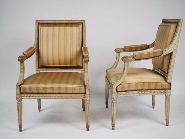 JACOB.  Paire de fauteuils Louis XVI dossiers à la reine en bois moulu