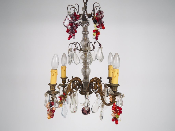 Lustre à pampilles Napoléon III à décor de feuilles de vignes et de pa