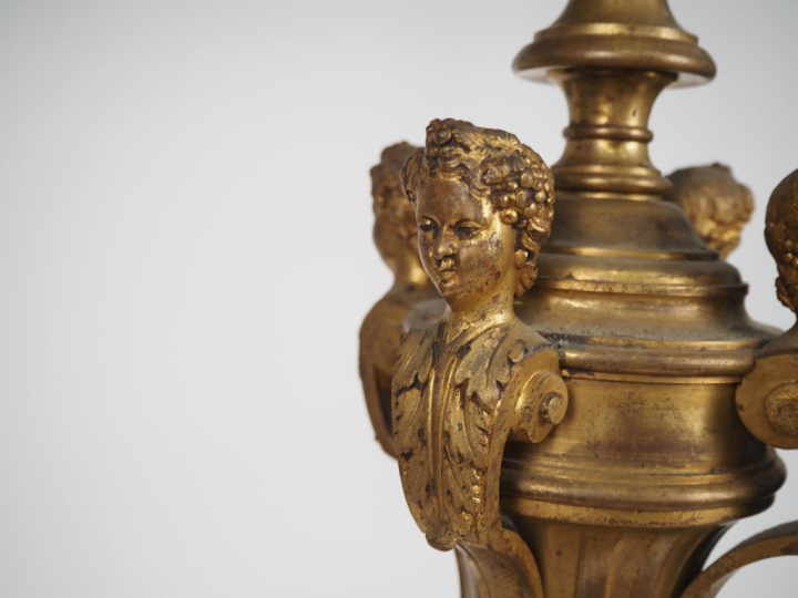 Lustre Napoléon III de style Louis XIV en bronze doré à décor d'espagn