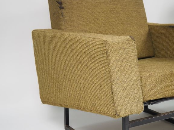 René Jean CAILLETTE.  Paire de fauteuils en métal laqué, garniture de 