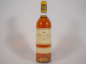 Vente aux enchères 1 BOUTEILLE CHÂTEAU D'YQUEM 1er CCS SAUTERNES - 1982