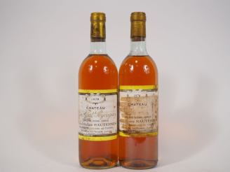 Vente aux enchères 2 BOUTEILLES CHÂTEAU CLOS HAUT PEYRAGUEY SAUTERNES : 1 de 1978 LB/ETA 