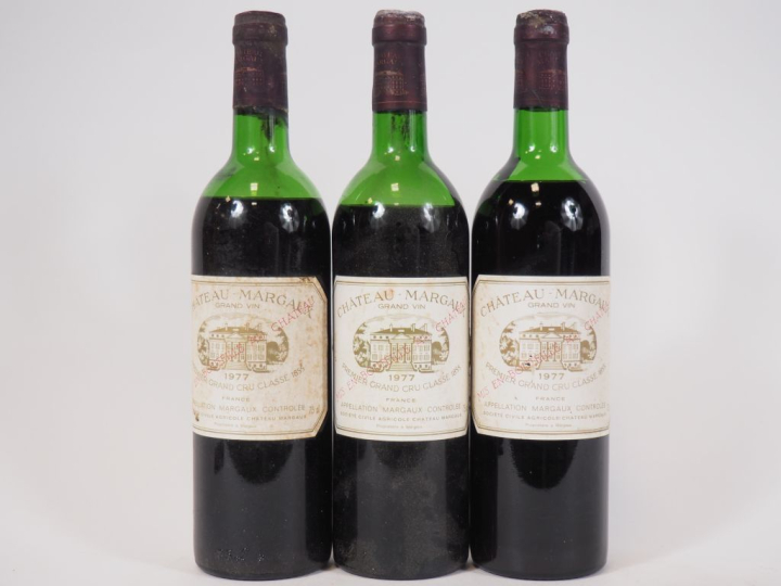 3 BOUTEILLES CHÂTEAU MARGAUX 1er GCC MARGAUX - 1977 - 2 HEP/1 BEP/2 CA