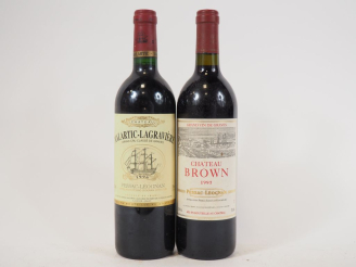 Vente aux enchères 2 BOUTEILLES de GRAVES : 1 CHÂTEAU MALARTIC LAGRAVIÈRE GCC 1996 - 1 CH