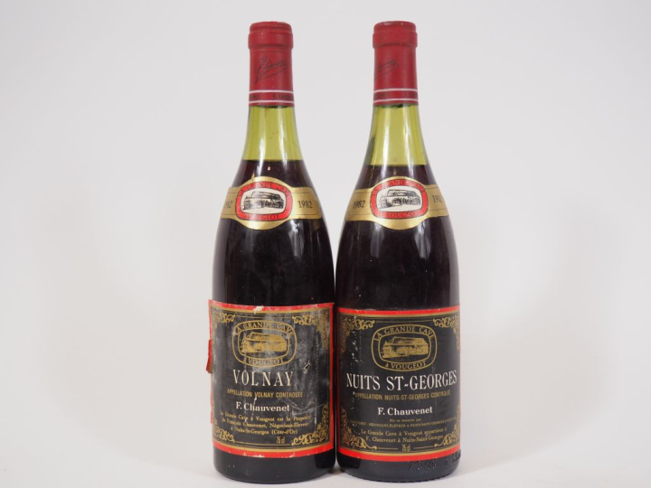 2 BOUTEILLES F. CHAUVENET de 1982 : 1 VOLNAY 3,5 CM/EA - 1 NUITS ST GE