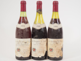 Vente aux enchères 3 BOUTEILLES DE 1984 : 1 SAVIGNY LES BEAUNE 1er CRU LES SERPENTIÈRES J
