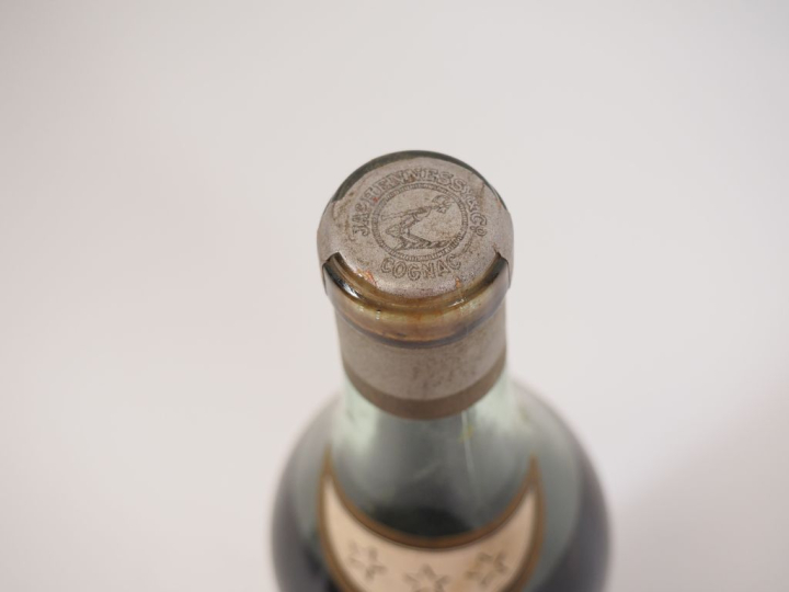 1 VIEILLE BOUTEILLE COGNAC HENNESSY ***