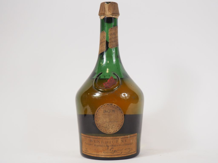 1 VIEUX FLACON (2 L ?) BÉNÉDICTINE DOM - CAPS CIRE AB