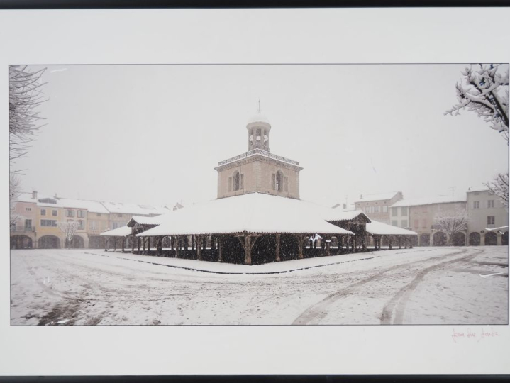 Jean luc SARDE.  "La halle de Revel sous la neige" Grande photographie
