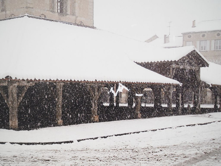 Jean luc SARDE.  "La halle de Revel sous la neige" Grande photographie
