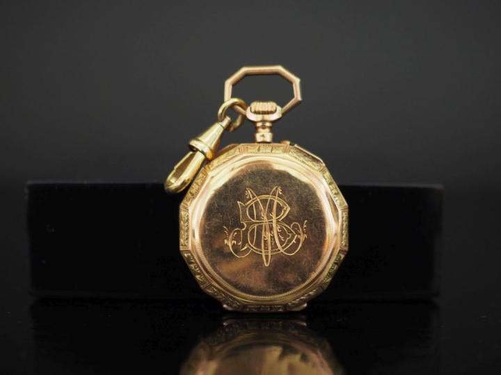 Montre de col Napoléon III à pans coupés en or 750.  Cadran à chiffres