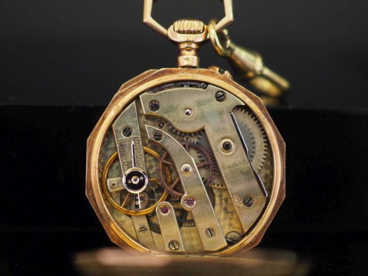 Montre de col Napoléon III à pans coupés en or 750.  Cadran à chiffres