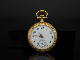 Vente aux enchères Montre de col en or jaune 750. Cadran à chiffres romains pour les heur