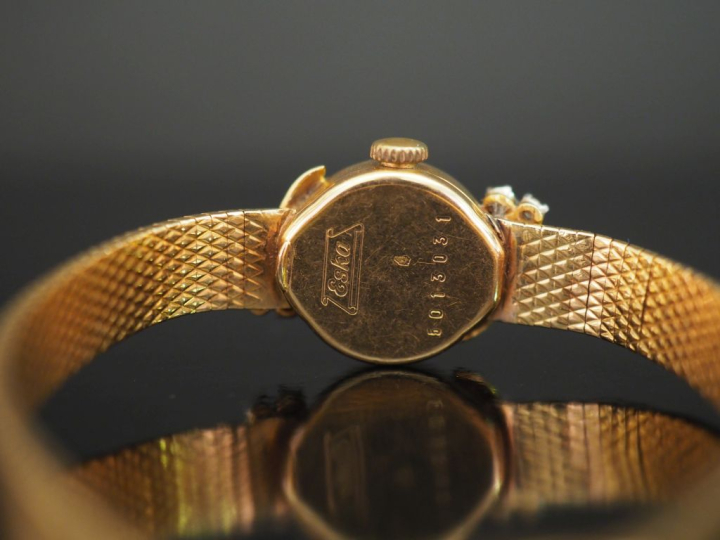 ESKA Montre bracelet de dame, boitier et bracelet en or jaune 750. Cad