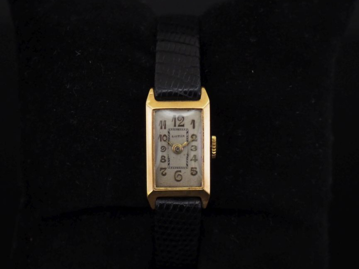 LAUTIER Montre bracelet de dame, boitier à pans coupés en or jaune 750