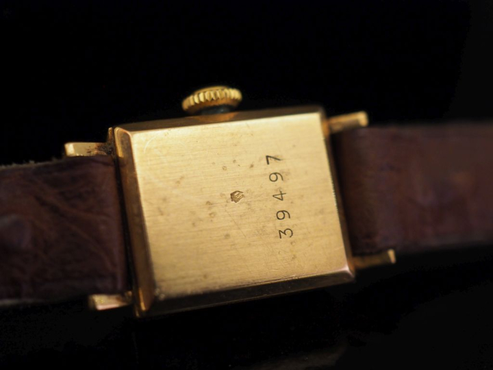 S.F.L Montre bracelet de dame, boitier en or jaune 750.  Cadran à inde