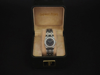Vente aux enchères AUDEMARS PIGUET Royal Oak No. 382 Montre bracelet de dame en acier Boî
