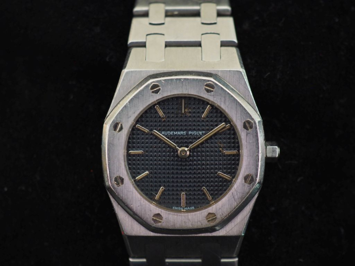 AUDEMARS PIGUET Royal Oak No. 382 Montre bracelet de dame en acier Boî