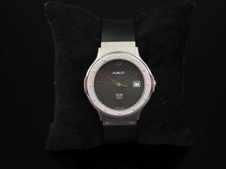 HUBLOT MDM No. 103912 Montre bracelet mid-size en acier Boîtier rond, 