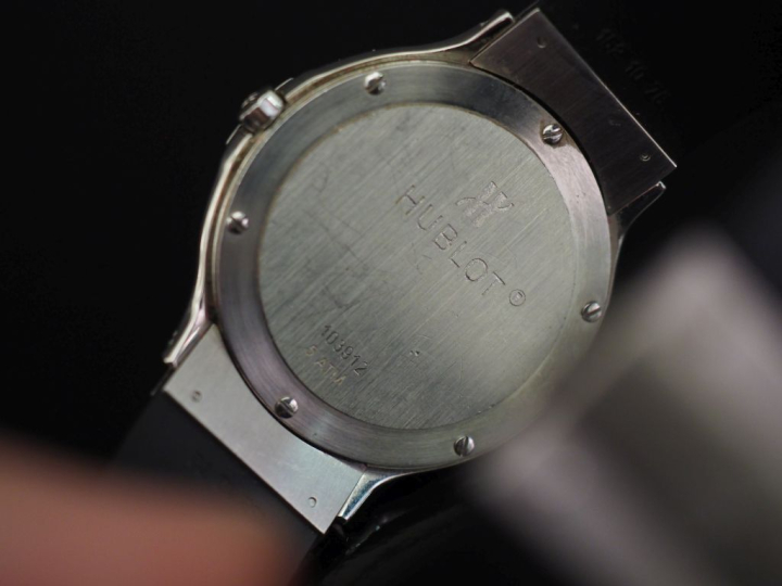 HUBLOT MDM No. 103912 Montre bracelet mid-size en acier Boîtier rond, 