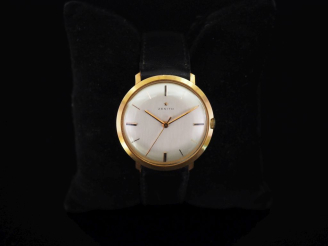 Vente aux enchères ZENITH,  Montre bracelet en métal doré. Cadran à index bâtons pour les