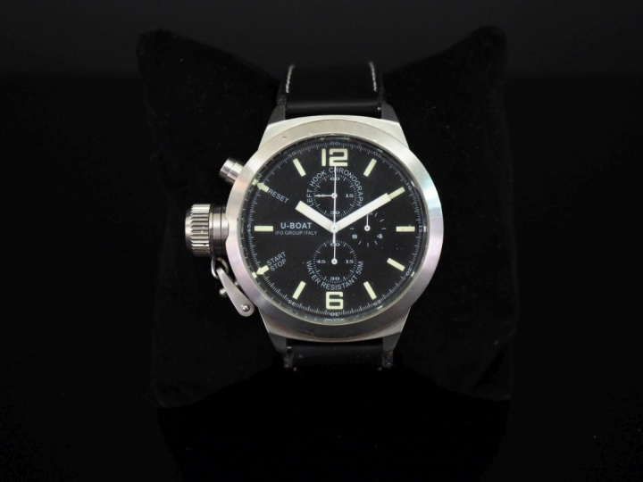 U-BOAT,  Montre bracelet en acier. Cadran rond à chiffres arabes, inde