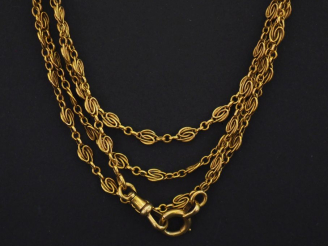 Vente aux enchères Giletière en or jaune 750, maille plate composée de maillons à décor d