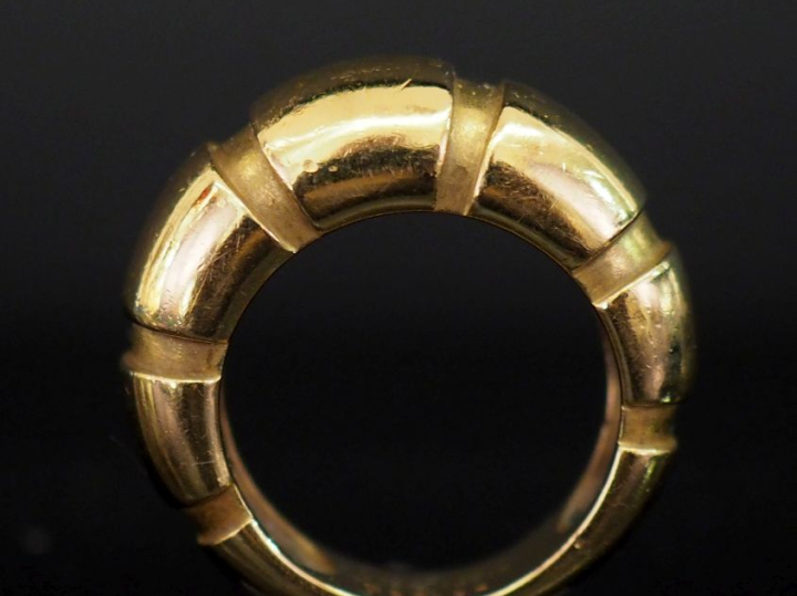 MAUBOUSSIN, Bague jonc modèle "Nadja" en or jaune 750, à ressauts. Sig