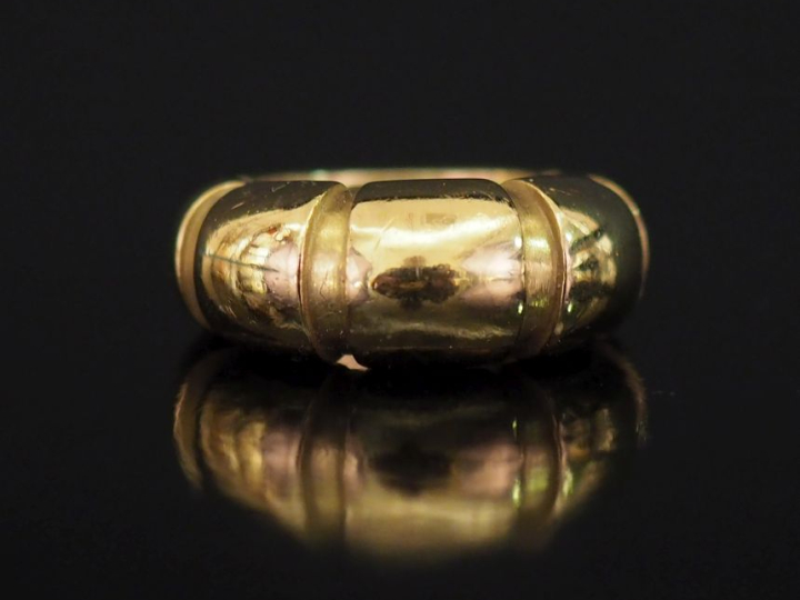 MAUBOUSSIN, Bague jonc modèle "Nadja" en or jaune 750, à ressauts. Sig