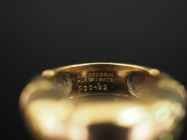 MAUBOUSSIN, Bague jonc modèle "Nadja" en or jaune 750, à ressauts. Sig