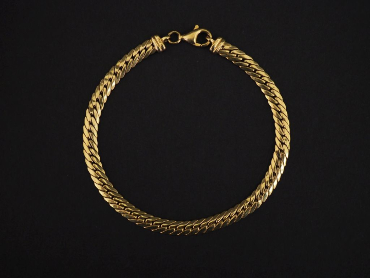 Bracelet souple en or jaune 750, maille plate anglaise.  Long. 20 cm P