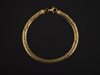 Vente aux enchères Bracelet souple en or jaune 750, maille plate anglaise.  Long. 20 cm P