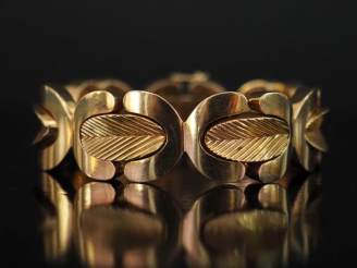 Vente aux enchères Bracelet tank de style 1940 en or jaune 750, composé de maillons ovale