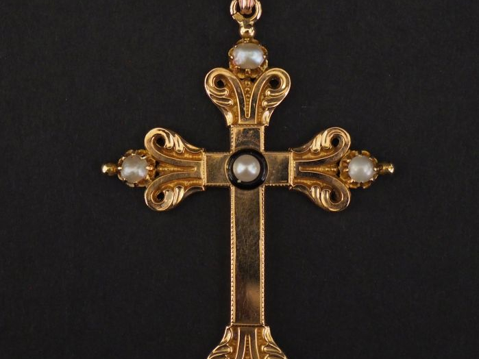 Ravissant pendentif en forme de croix en or jaune 750, agrémenté de de