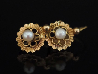 Vente aux enchères Paire de perces oreilles Napoléon III en or jaune 750, à décor ajouré 