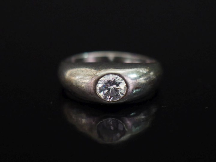 Bague jonc en argent 925, sertie en son centre d'une pierre à l'imitat
