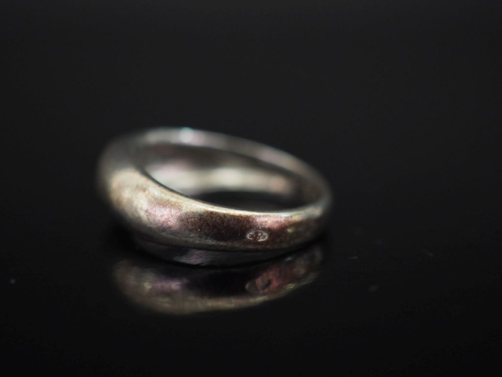 Bague jonc en argent 925, sertie en son centre d'une pierre à l'imitat
