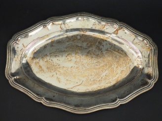 Vente aux enchères Grand plat ovale de style Louis XV en argent 925, poinçon Minerve, mod