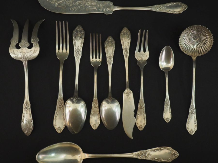Partie de ménagère de style Louis XVI en argent 925, poinçon Minerve, 