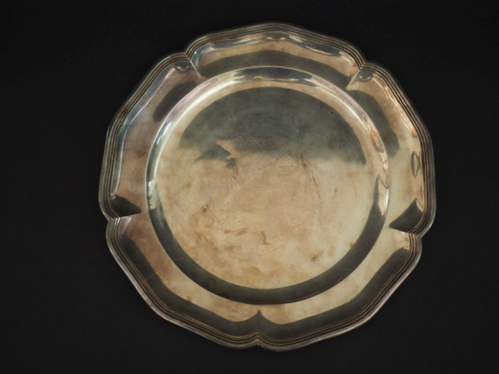 Plat rond de style Louis XV en argent 925, poinçon Minerve, modèle à f