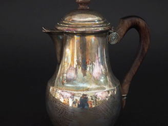Vente aux enchères Petite verseuse à fond plat en argent lisse 925, poinçon Minerve.  Man