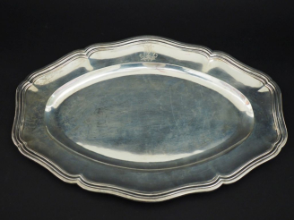 Vente aux enchères Grand plat ovale de style Louis XV en argent 925, poinçon Minerve, mod