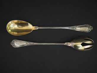 Vente aux enchères Couvert à salade de style Louis XV en argent et vermeil 925, poinçon M