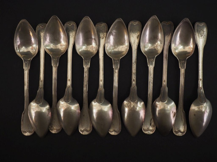 Suite de douze petites cuillères en argent 925, poinçon Minerve, modèl