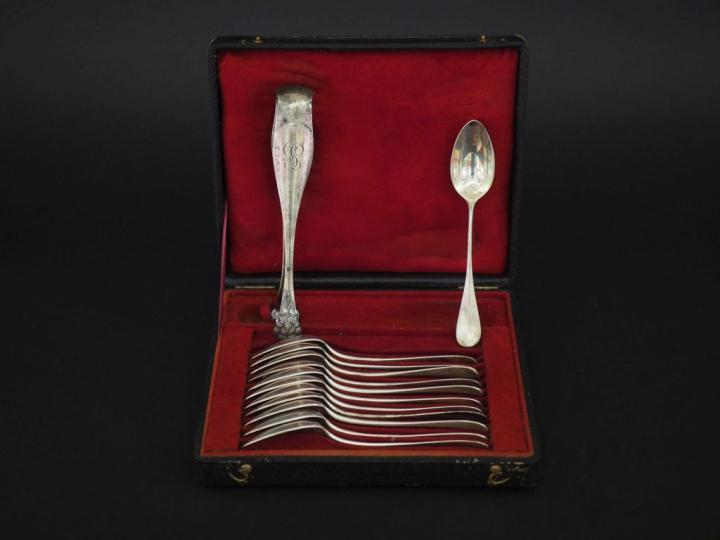 Service à thé en argent 925, poinçon Minerve, modèle baguette. Monogra