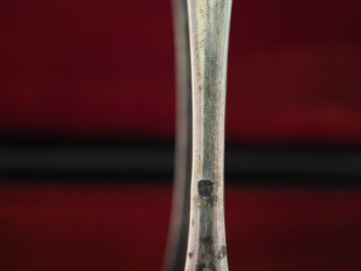 Service à thé en argent 925, poinçon Minerve, modèle baguette. Monogra