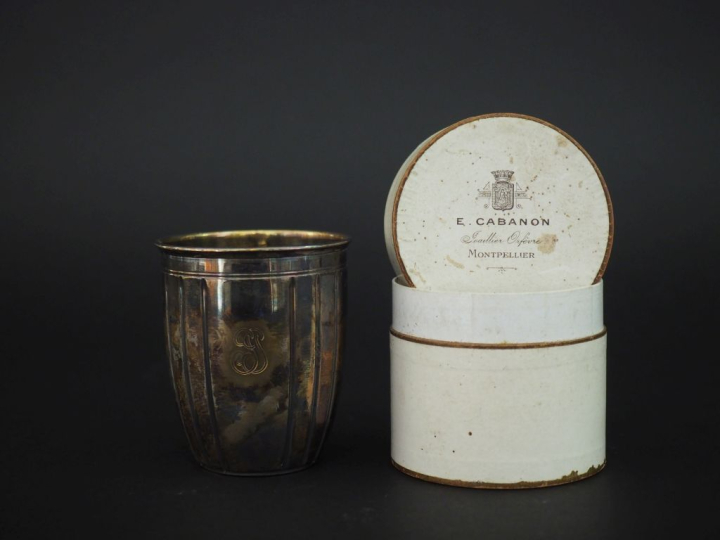 Timbale en argent et vermeil 925, poinçon Minerve, à décor de cannelur