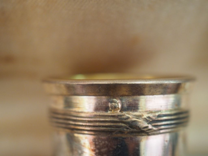 Suite de douze verres à liqueur de style Louis XVI en argent 925, poin