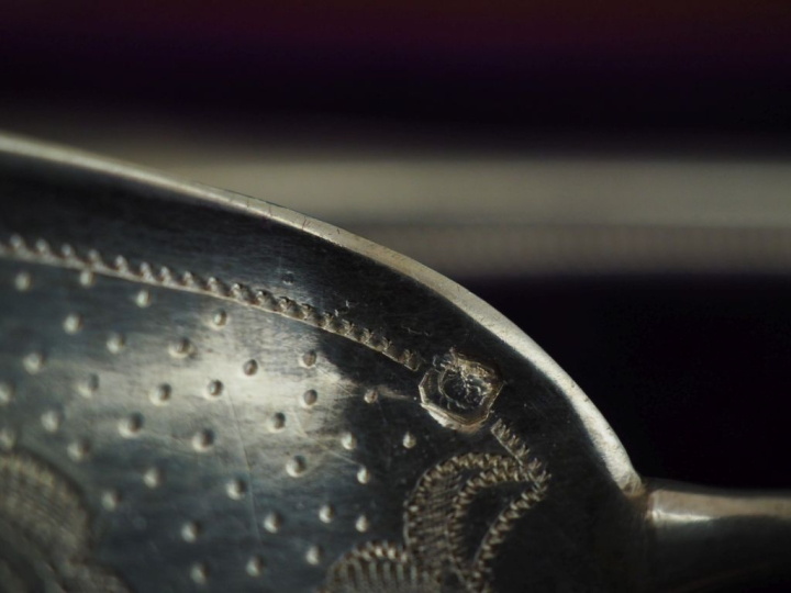 Nécessaire à douceur quatre pièces de style Louis XVI en argent et arg