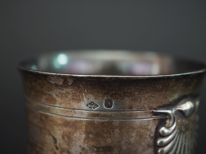 Timbale de forme tulipe en argent 925, poinçon Minerve, à décor de coq